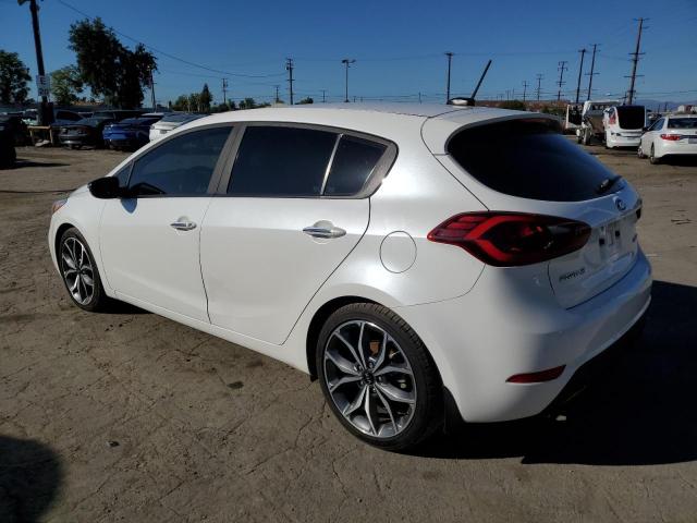 3KPFN5A39JE231294 - 2018 KIA FORTE EX WHITE photo 2