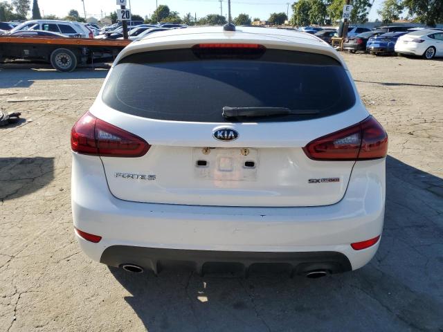 3KPFN5A39JE231294 - 2018 KIA FORTE EX WHITE photo 6