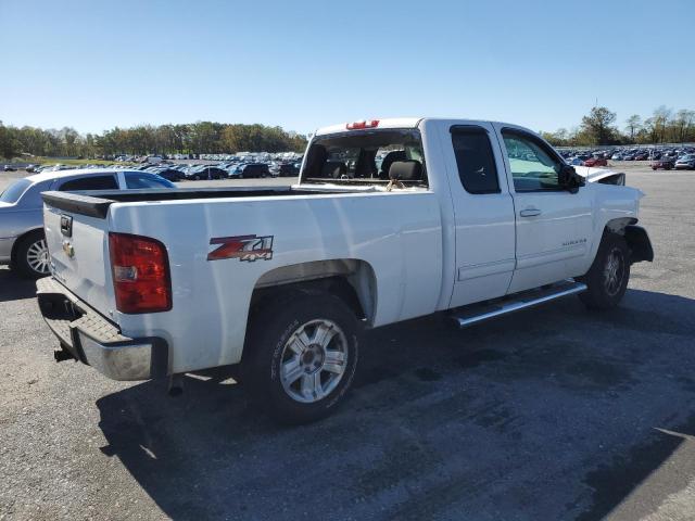 1GCRKSE31BZ398527 - 2011 CHEVROLET SILVERADO K1500 LT 白色 照片 3