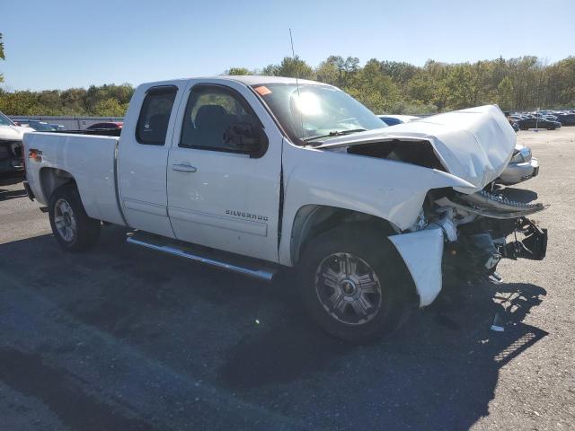 1GCRKSE31BZ398527 - 2011 CHEVROLET SILVERADO K1500 LT 白色 照片 4