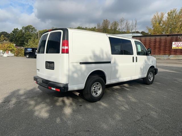 1GCWGAFG2G1188654 - 2016 CHEVROLET EXPRESS G2 WHITE photo 4