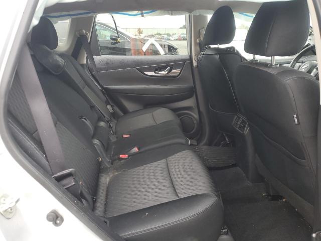 KNMAT2MT6HP606580 - 2017 NISSAN ROGUE S 银色 照片 11