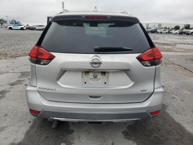 KNMAT2MT6HP606580 - 2017 NISSAN ROGUE S 银色 照片 6