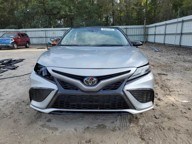 4T1K61AK1PU171772 - 2023 TOYOTA CAMRY XSE Grau Foto 5