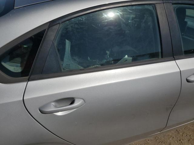 3KPF24AD0LE216147 - 2020 KIA FORTE FE ვერცხლისფერი ფოტო 10