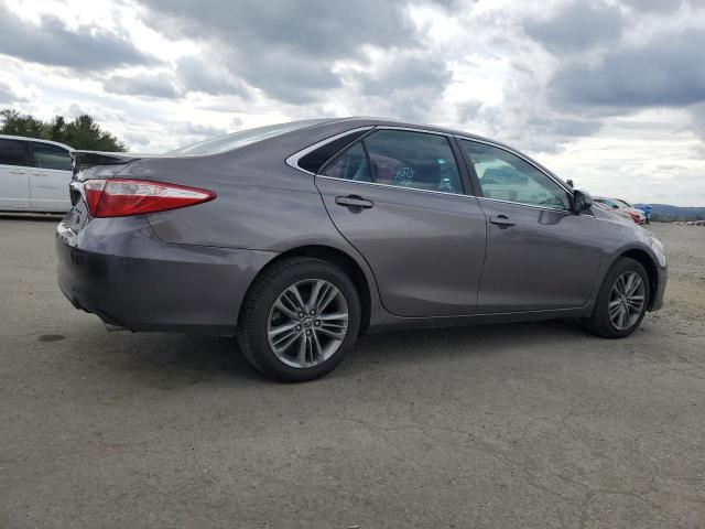 4T1BF1FK5HU336961 - 2017 TOYOTA CAMRY LE ნაცრისფერი ფოტო 3