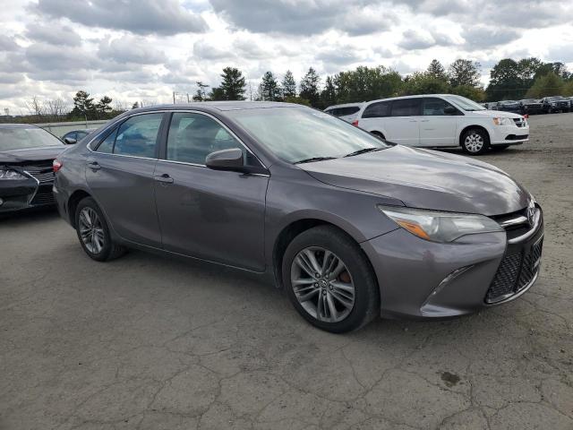 4T1BF1FK5HU336961 - 2017 TOYOTA CAMRY LE ნაცრისფერი ფოტო 4