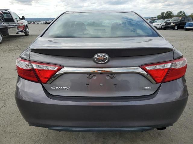 4T1BF1FK5HU336961 - 2017 TOYOTA CAMRY LE ნაცრისფერი ფოტო 6