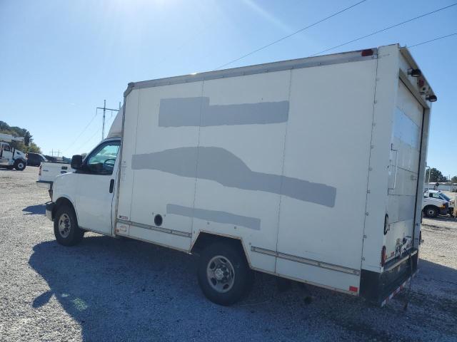 1GB0GRFP3K1184016 - 2019 CHEVROLET EXPRESS G3500 WHITE photo 2