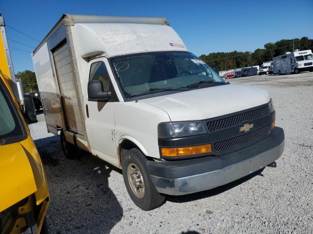 1GB0GRFP3K1184016 - 2019 CHEVROLET EXPRESS G3500 WHITE photo 4