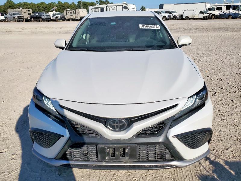 4T1K61AK7PU723906 - 2023 TOYOTA CAMRY XSE WHITE photo 5