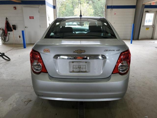 1G1JC5SH8D4172960 - 2013 CHEVROLET SONIC LT Srebrny zdjęcie 6
