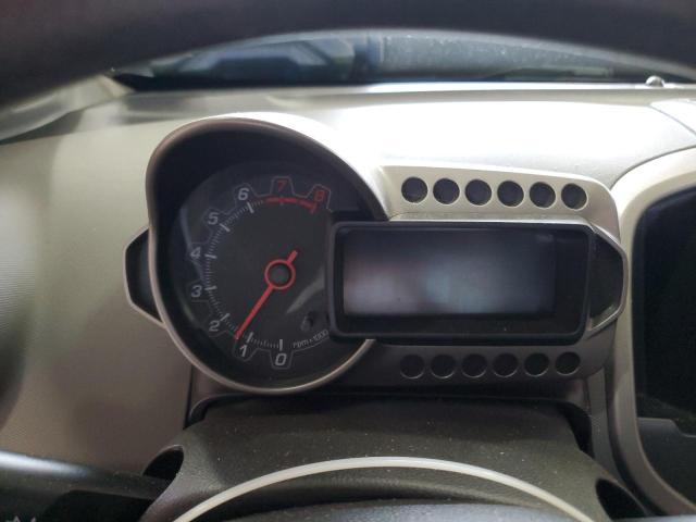 1G1JC5SH8D4172960 - 2013 CHEVROLET SONIC LT Srebrny zdjęcie 9