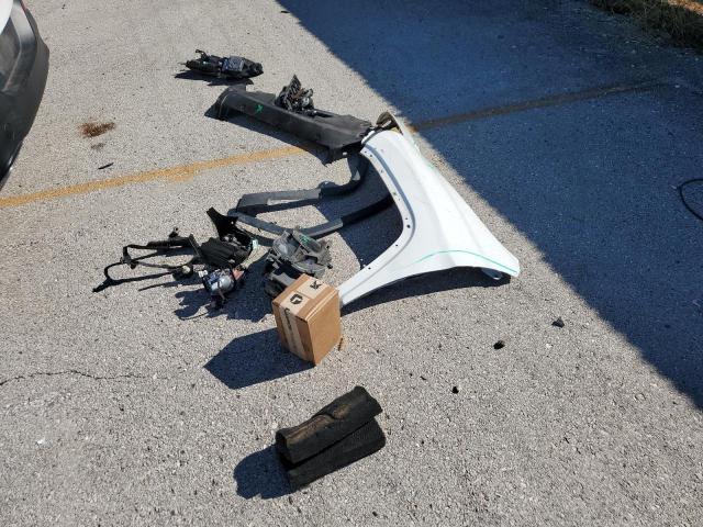 1C4PJMCX4JD545785 - 2018 JEEP CHEROKEE LATITUDE WHITE photo 13