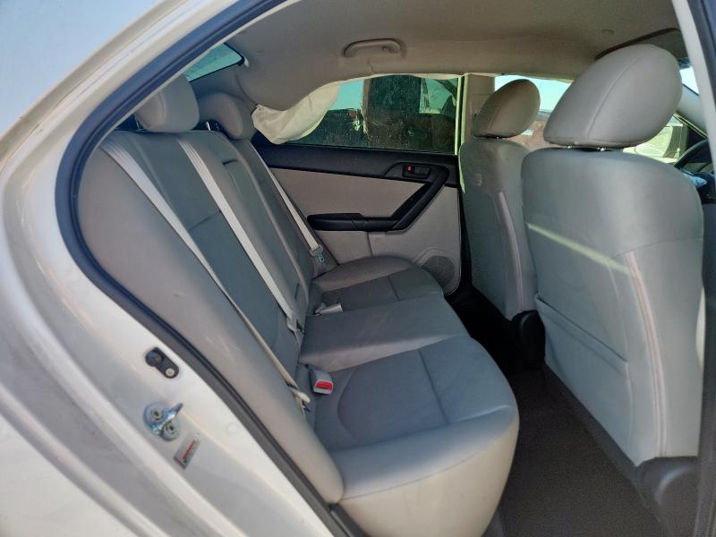 KNAFU4A22C5643380 - 2012 KIA FORTE EX Weiß Foto 10