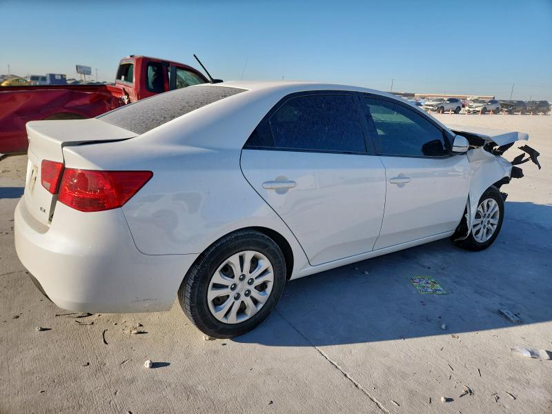 KNAFU4A22C5643380 - 2012 KIA FORTE EX Weiß Foto 3