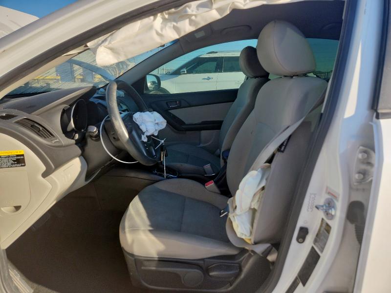 KNAFU4A22C5643380 - 2012 KIA FORTE EX Weiß Foto 7