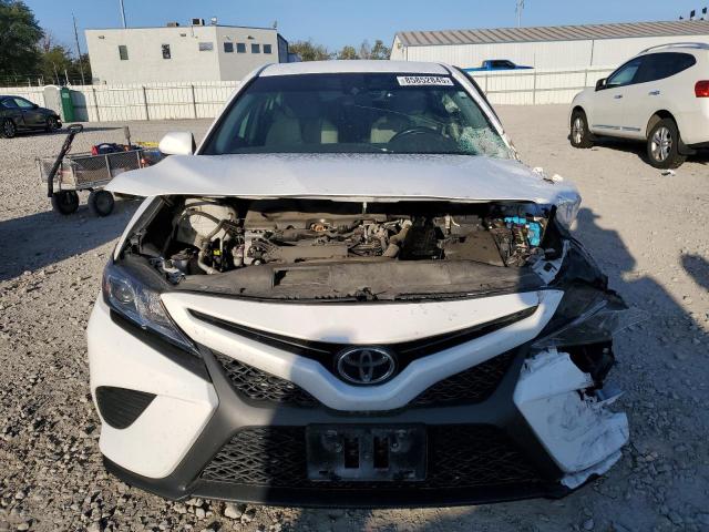 4T1G11AK6LU856977 - 2020 TOYOTA CAMRY SE WHITE photo 5