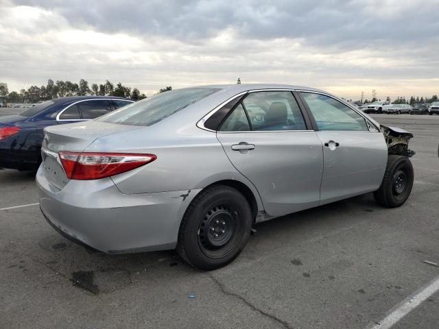 4T4BF1FK6GR568831 - 2016 TOYOTA CAMRY LE Gümüş foto 3