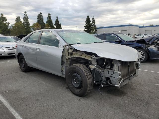 4T4BF1FK6GR568831 - 2016 TOYOTA CAMRY LE Gümüş foto 4