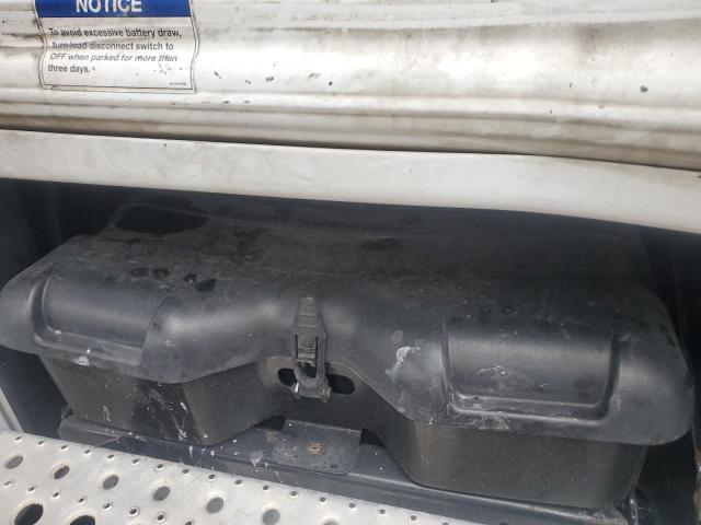 3AKJGLD53GSHA6553 - 2016 FREIGHTLINER CASCADIA 1 WHITE photo 9