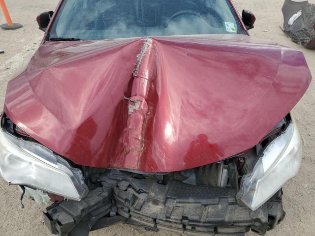 4T1BF1FK2HU699251 - 2017 TOYOTA CAMRY LE წითელი ფოტო 11