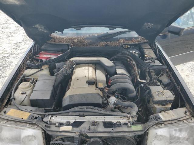 WDBEA66E7RC018398 - 1994 MERCEDES-BENZ E 320 BLACK photo 11