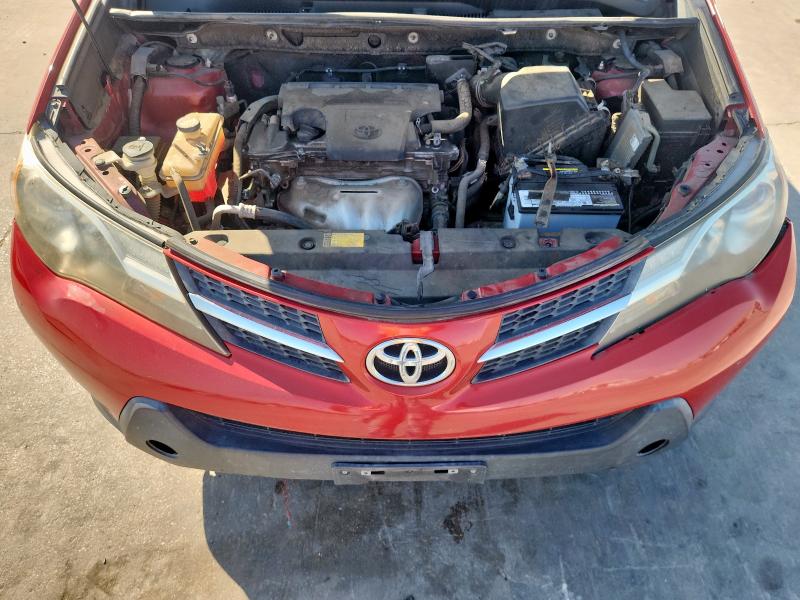JTMZFREV2FD052794 - 2015 TOYOTA RAV4 LE 红色 照片 12