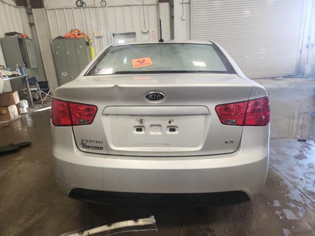KNAFU4A20B5361186 - 2011 KIA FORTE EX SILVER photo 6