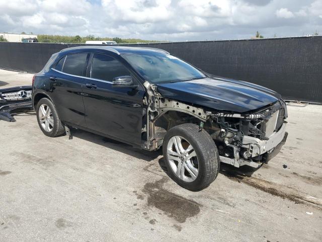 WDCTG4EB0KU003206 - 2019 MERCEDES-BENZ GLA 250 Schwarz Foto 4