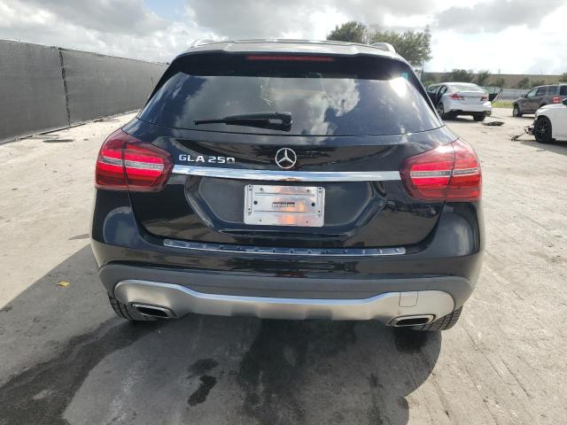 WDCTG4EB0KU003206 - 2019 MERCEDES-BENZ GLA 250 Schwarz Foto 6