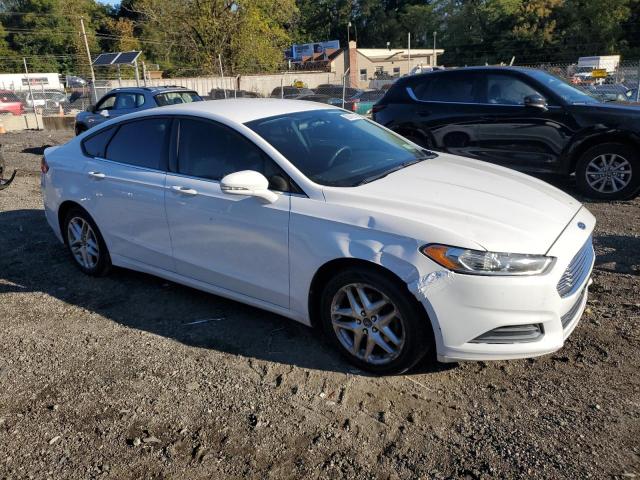 3FA6P0HR9DR283518 - 2013 FORD FUSION SE WHITE photo 4