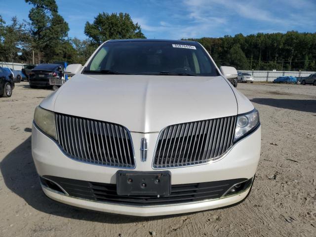 2LMHJ5AT2DBL52796 - 2013 LINCOLN MKT WHITE photo 5