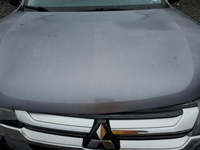 JA4AZ3A3XJJ001652 - 2018 MITSUBISHI OUTLANDER SE GRAY photo 12
