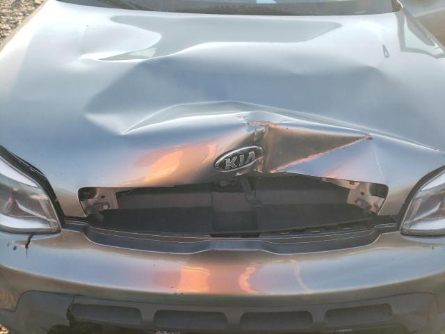 KNDJP3A52F7180061 - 2015 KIA SOUL + SILVER photo 12