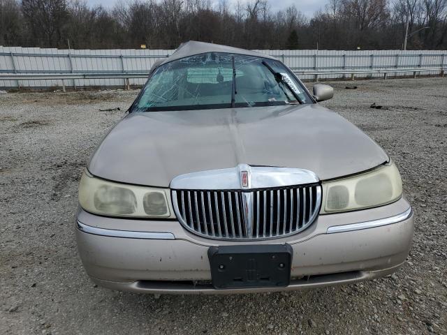 1LNHM81W91Y724017 - 2001 LINCOLN TOWN CAR EXECUTIVE Creme Foto 5