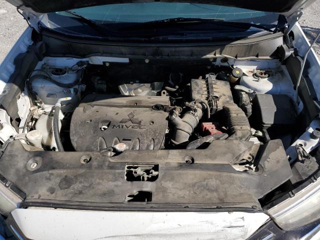 JA4AP3AU5JZ001929 - 2018 MITSUBISHI OUTLANDER ES WHITE photo 12