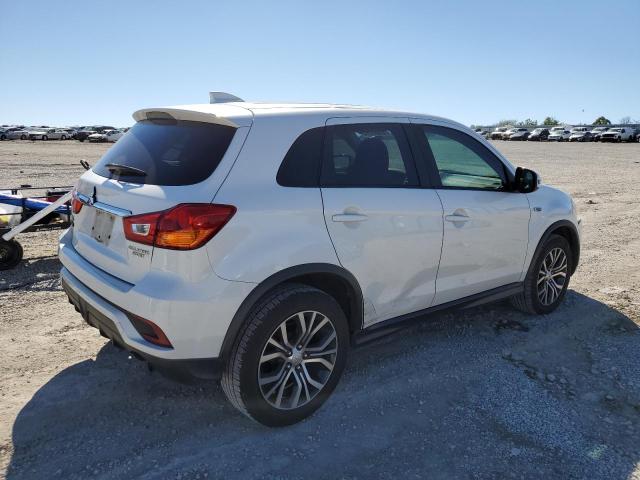 JA4AP3AU5JZ001929 - 2018 MITSUBISHI OUTLANDER ES WHITE photo 3