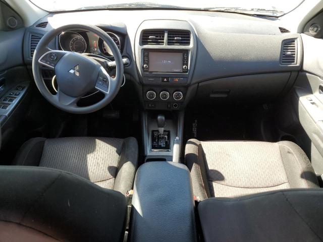 JA4AP3AU5JZ001929 - 2018 MITSUBISHI OUTLANDER ES WHITE photo 8