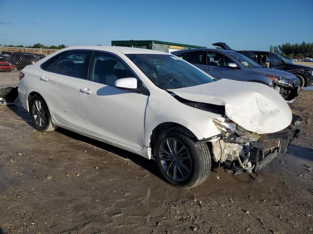 4T1BF1FK2FU048599 - 2015 TOYOTA CAMRY LE თეთრი ფოტო 4