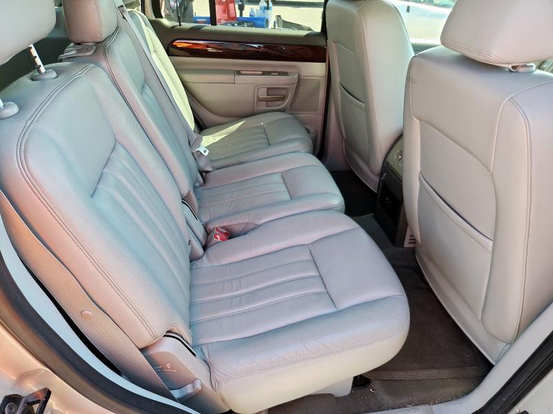 5LMEU68H94ZJ19716 - 2004 LINCOLN AVIATOR 银色 照片 11