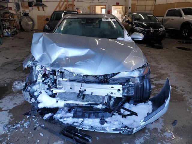 4T1S31AK9RU626962 - 2024 TOYOTA CAMRY SE NIGHT SHADE SILVER photo 5