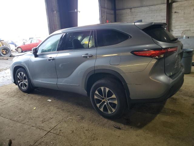 5TDGZRBH4MS110077 - 2021 TOYOTA HIGHLANDER XLE SILVER photo 2