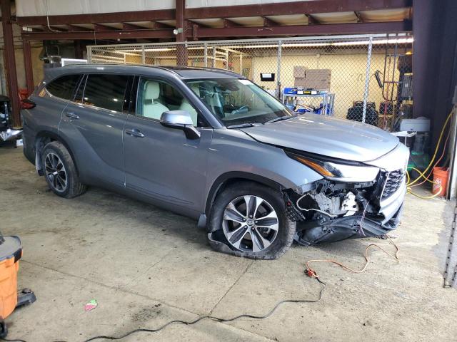 5TDGZRBH4MS110077 - 2021 TOYOTA HIGHLANDER XLE SILVER photo 4
