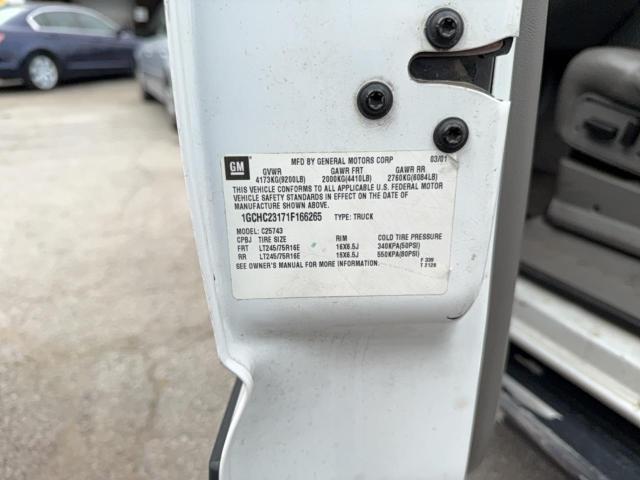 1GCHC23171F166265 - 2001 CHEVROLET SILVERADO C2500 HEAVY DUTY WHITE photo 10