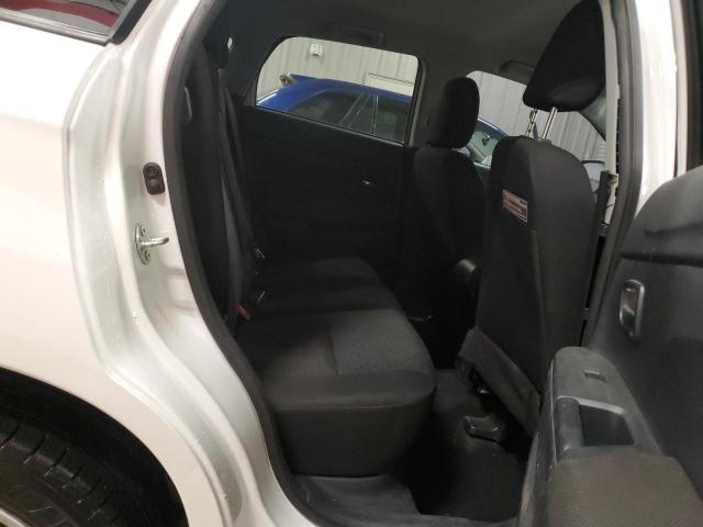 JA4AP4AU7BZ019131 - 2011 MITSUBISHI OUTLANDER SE WHITE photo 11