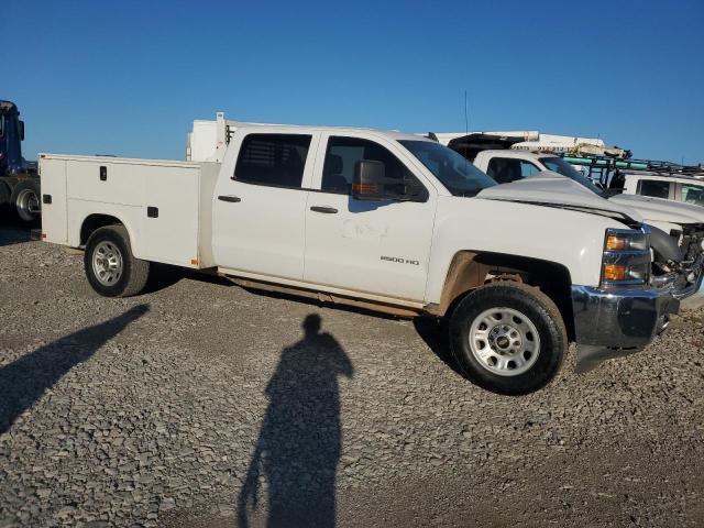 1GB1KUEG7JF209461 - 2018 CHEVROLET SILVERADO K2500 HEAVY DUTY WHITE photo 4