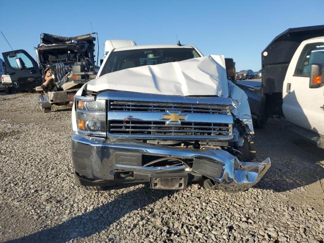 1GB1KUEG7JF209461 - 2018 CHEVROLET SILVERADO K2500 HEAVY DUTY WHITE photo 5