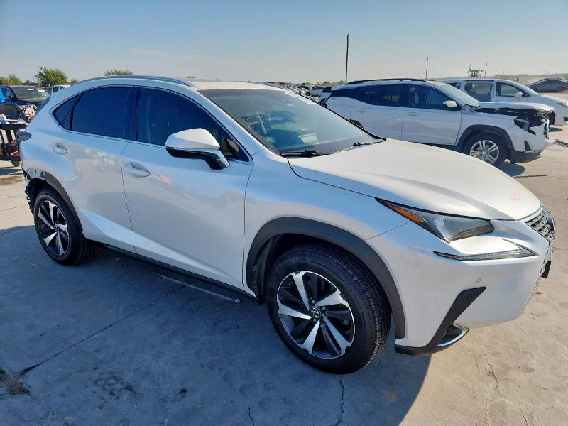 JTJYARBZ9J2113206 - 2018 LEXUS NX 300 BASE თეთრი ფოტო 4