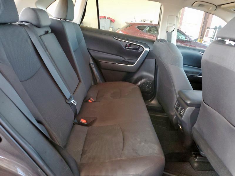 2T3H1RFVXRW321866 - 2024 TOYOTA RAV4 LE 灰色 照片 11